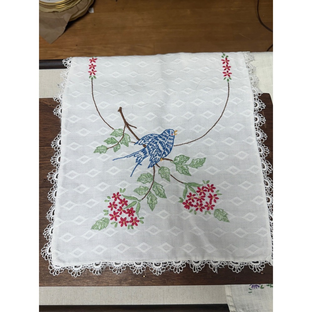 Vintage Hand Embroidered White Lace Trim Floral dresser scarf - Picture 2 of 6